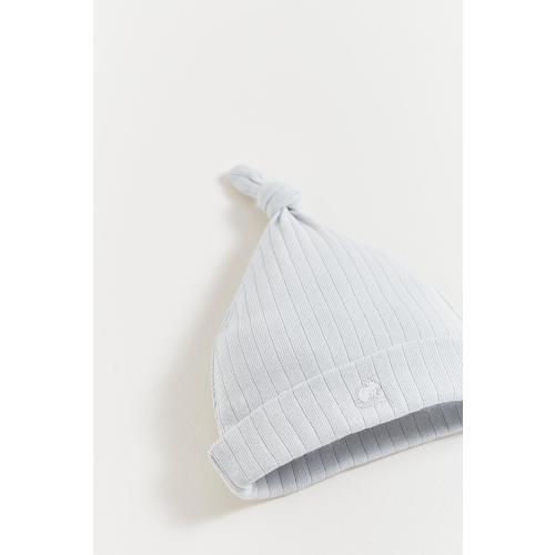 Point Knot Beanie