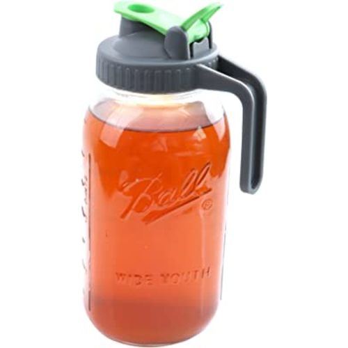 Youngever 2 Quarts Plastic Pitcher With Lid, Clear Plastic Pitcher