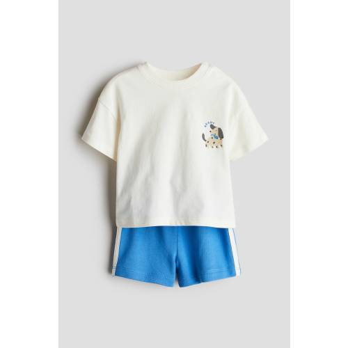 2-PIECE T-SHIRT AND SHORTS SET