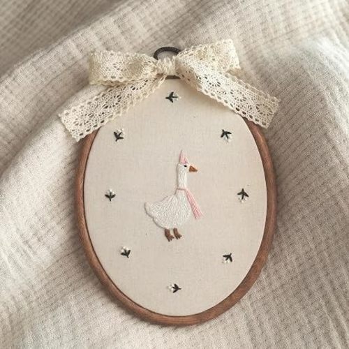 Yalikop Large Silly Goose Wall Art 7 x 10'' Embroidered Goose Nursery Decor with Bow Lace Wooden Hoop Coquette Framed Canvas Artwork Hanging Decor for Baby Shower Bedroom Decoration(Pink)