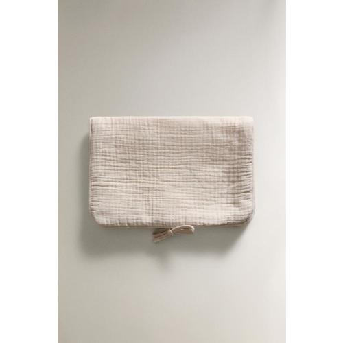CHILDREN’S MOON WIPE HOLDER