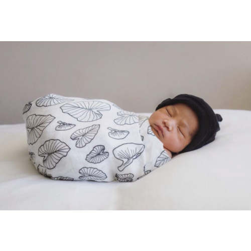 The Keiki Dept Bamboo Kapa Moe (Muslin Swaddle Blanket)