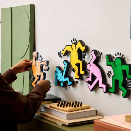 Keith Haring – Dancing Figures 31216 | Art | Buy online at the Official LEGO® Shop US