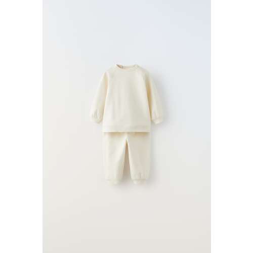 SPOTTED SWEATSHIRT AND PANTS SETSWEATSHIRT AND PANTS SETHENLEY SWEATSHIRT