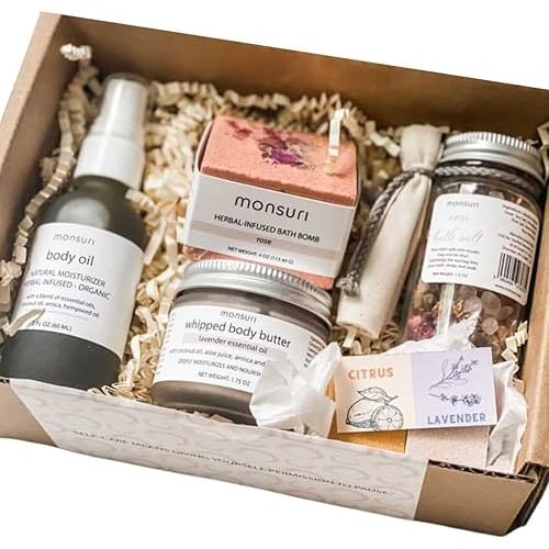 Self Care Gift Basket for Mom: New Mommy Care Package Pampering Gift Set with Bath Accessories and Natural Skincare Products. Our Spa Day Kit for Women is the ideal Birthday Gift Basket for her.