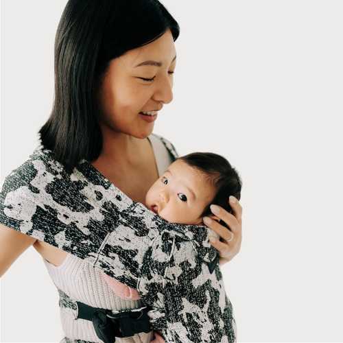 The Pearl Newborn Carrier