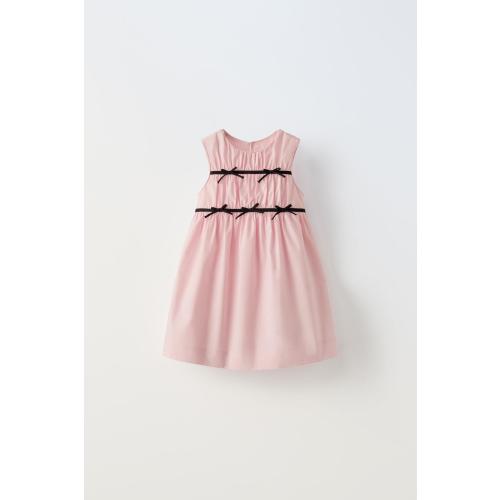 DENIM DRESS WITH POCKETSDRESS WITH CONTRASTING TIESEMBROIDERED SPARKLY FLORAL DRESS