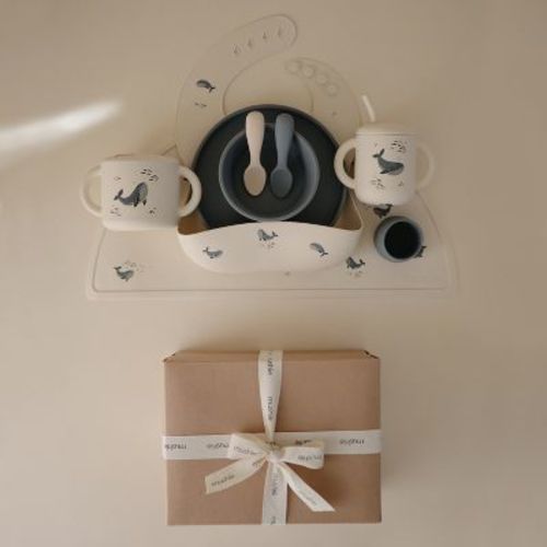 Mushie Deluxe Feeding Kit (whales/tradewinds)