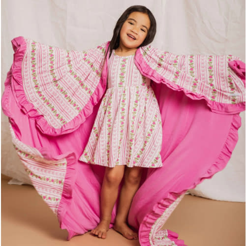 Bowquet of Roses Ruffle Bamboo Blanket