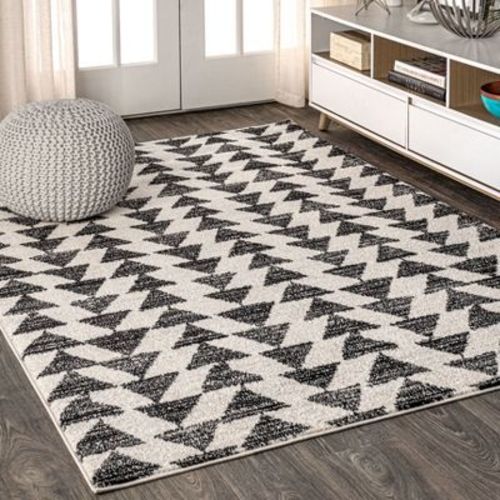 8'x10' Aisha Moroccan Triangle Geometric Area Rug, Cream/Black - JONATHAN Y
