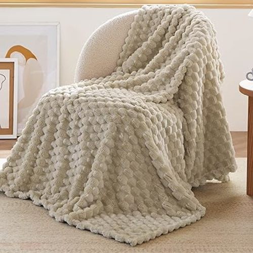 Bedsure Cozy Throw Blanket for Women - Soft Throw Blankets for Couch, Cute Small Fleece Gifts for Girls, Light Brown, 50x60 Inches