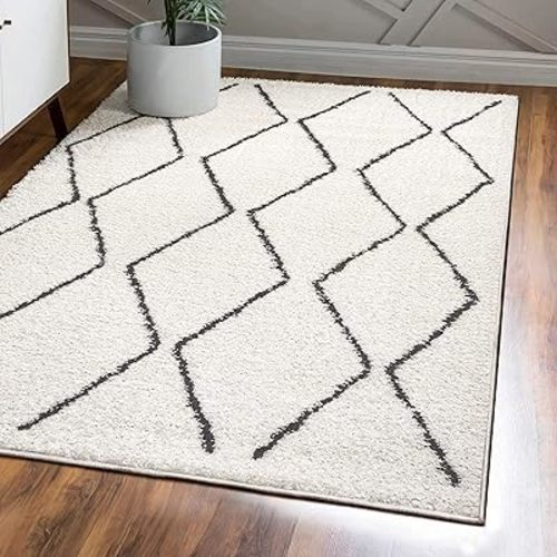 JONATHAN Y MOH405A-4 Catala Moroccan Diamond Shag Indoor Area-Rug Bohemian Geometric Modern Glam Easy-Cleaning Bedroom Kitchen Living Room Non Shedding, 4 X 6, White/Black