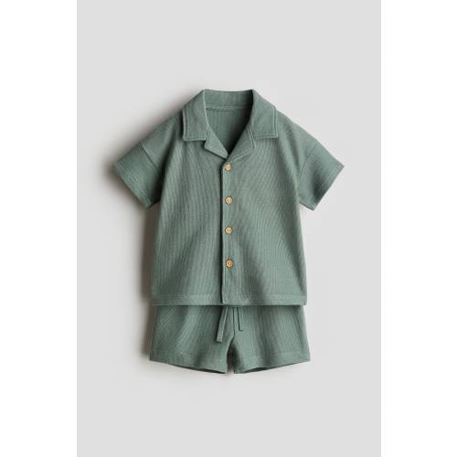 2-PIECE TERRY RESORT SHIRT AND SHORTS SET