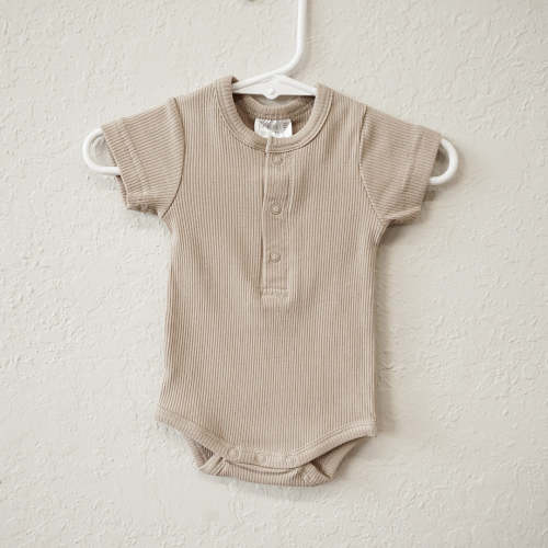 Organic Ribbed Snap Bodysuit- Oatmeal