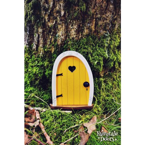 Fairy Door 'Bella' in Yellow | Green Fairy door | Fairy door for tree | Outdoor Decor | Fairy garden | Fairytale door | Tooth Fairy door