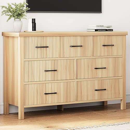 Fluted 7 Drawers Dresser for Bedroom, Boho Chest of Drawers with Metal Handle, Wood Dresser TV Stand, Wooden Closet Clothes Storage Organizer for Living Room, Hallway (Natural Oak)