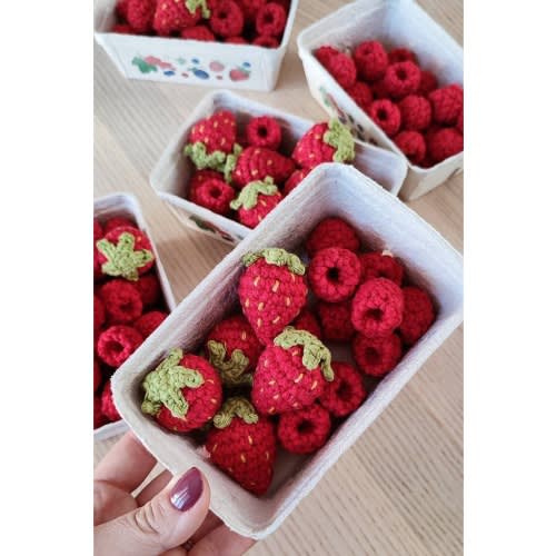 Set of crochet 5 strawberries and 10 raspberries for play kids kitchen, birthday gift toddler, pretend play fruits, beautiful handmade toys.