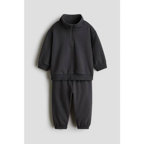 2-PIECE SWEATSUIT
