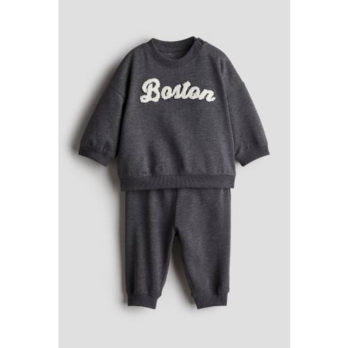 2-PIECE SET WITH TEXT MOTIF