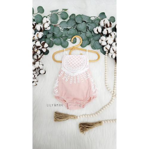 Rustic baby girl lace romper, 1st birthday lace chic Baby girls boho outfit, Boho girl outfit,Rustic PEACH baby girl lace bubble romper