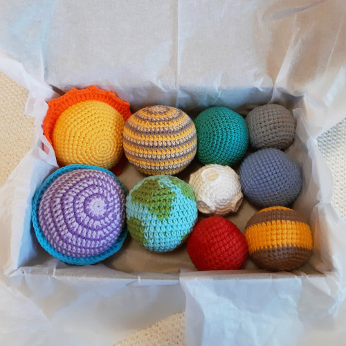 Crochet stuffed planets: Sun, Earth, Moon, Jupiter, Uran, Mars, Venus, Mercury, Neptune, Saturn