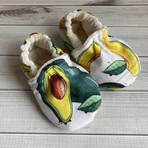 Avocado baby booties, avocado baby moccasins, avocado baby gift, baby shower, avocado baby outfit, toddler avocado clothes