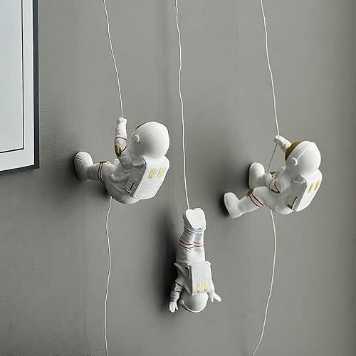 Climbing Astronaut Wall Decor: 3 Pcs Astronaut Figurine Hanging Decoration Outer Space Theme Decor for Home Decor 3D Wall Decor for Bedroom Kids Room Christmas Gift for Kids
