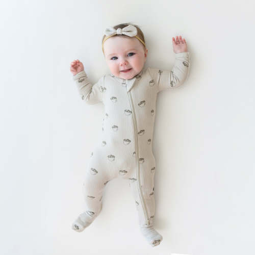 Ribbed Zipper Footie in Acorn