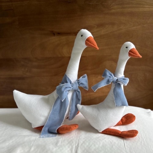Hand-Sewn Goose Plush – Soft Stuffed Animal – Felt Fabric Goose – Handmade Farmhouse Toy – Whimsical Nursery Decor – Two Sizes