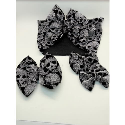 Scull bow, Halloween bow, Halloween baby bow, skeleton bow, scull and crossbone, glitter bow, baby bow, baby headwrap, Halloween piggies,