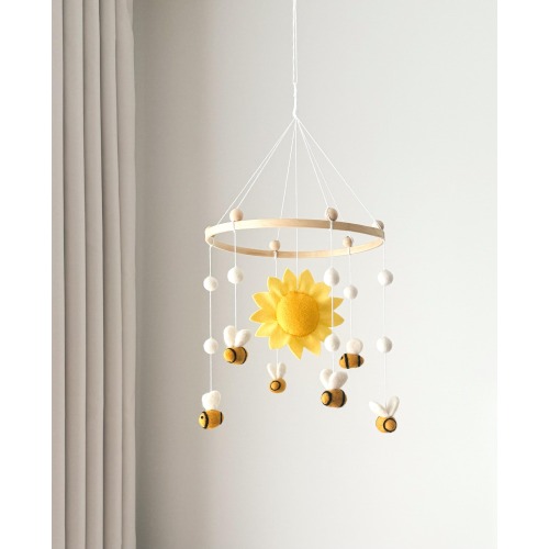 Bee mobile/Baby mobile/Sun felt mobile/Bee nursery decoration/Sun nursery decor/Ball baby mobile/