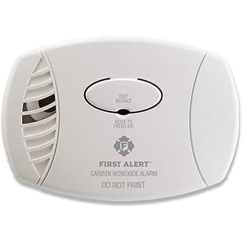 First Alert Carbon Monoxide Detector, Plug-In Alarm with Test & Silence Button, CO600, White, 1-Pack