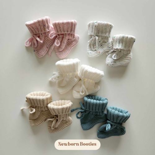Newborn Booties- Part of Matching Set, Newborn Knitwear, Birth Announcement Outfit, Baby Shower Gift 0-6 mos