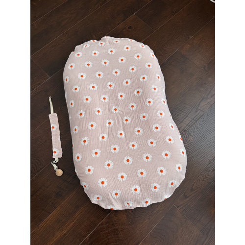 Muslin Snuggle Me Lounger Infant Pillow Daisy Print