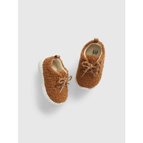 Baby Sherpa Sneakers in holiday brown