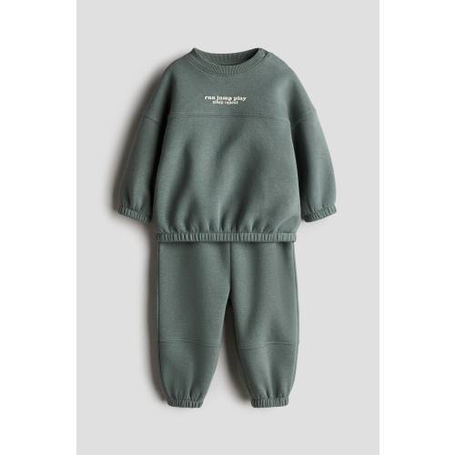 2-PIECE SWEATSUIT