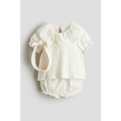3-piece Crinkled Jersey Set, Cream, Kids | H&M USH&MH&MInstagramTikTokYouTubePinterestFacebookH&M3-piece Crinkled Jersey Set, Cream, Kids | H&M US3-piece Crinkled Jersey Set, Cream, Kids | H&M US3-piece Crinkled Jersey Set, Cream