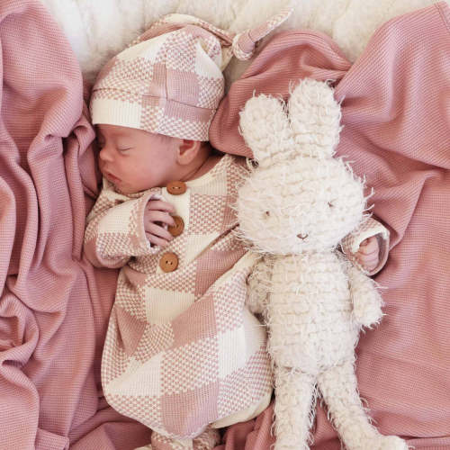 Big Check Waffle Bamboo Newborn Baby Knot Gown & Hat Set in Rosy | Caden Lane