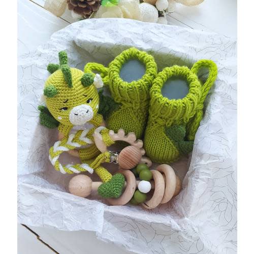Dragon baby gift set Pregnancy gift box Newborn gift basket Crochet Dragon baby rattle toy & booties New mom gift Green Baby shower gift set