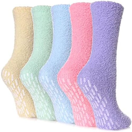 FNOVCO Non Slip Socks for Women Winter Warm Cozy Fuzzy Slipper Socks Soft Fluffy Hospital Socks with Grips