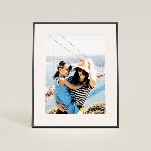 Aspen Ink with White Mat - Smart HD Digital Picture Frame | Aura
