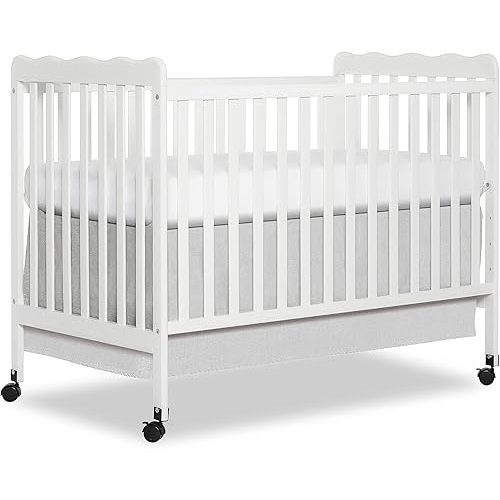 Dream On Me Carson Classic 3-in-1 Convertible Crib in White, Made of Sustainable Pinewood, Non-Toxic Finish, Comes with Locking Wheels, Wooden Nursery Furniture