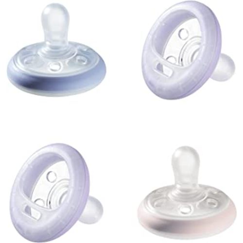 Tommee Tippee Breast-Like Pacifier Night, Glow in The Dark, Skin-Like Texture, Symmetrical Design, BPA-Free, 6-18 Months, Pack of 4 Pacifiers