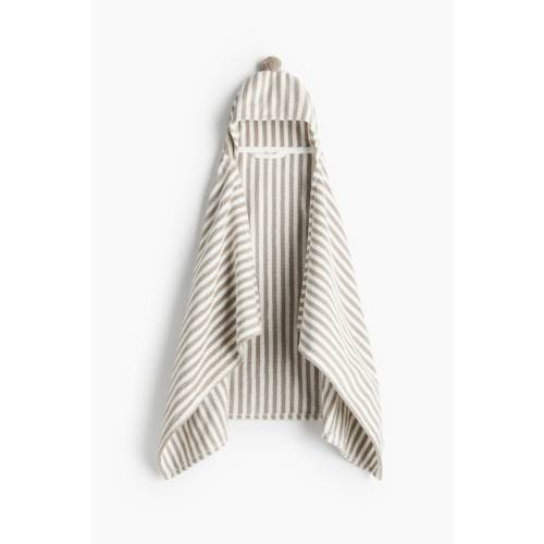 HOODED BATH TOWEL