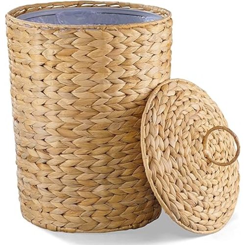 BLUEWEST 4.5 Gallons Wicker Trash Can with Lid and Removable Liner, Wicker Rattan Bathroom Trash Can, Large Woven Trash Can for Office, Hyacinth Waste Basket for Bedroom, Living Room, Home Kitchen