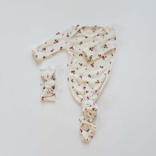 Sleeper and Bow in Cherry Pie