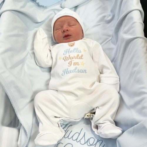 HELLO WORLD FOOTIE & HAT – Caprilina