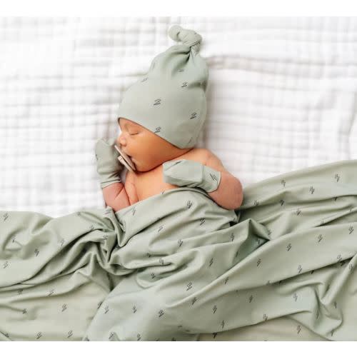 Nash Newborn Bundle – Swaddle Blanket, No-Scratch Mittens, 3 Mo Top Knot Hat