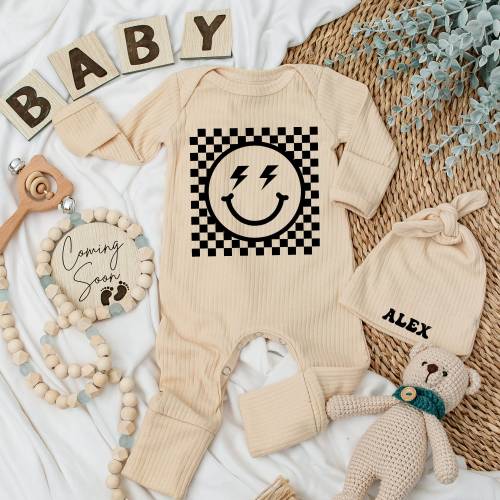 Baby Bodysuit and Hat Set, Smile face Groovy, Retro Birthday, Baby Shower, Newborn Outfit, Smiley Face Coming home Outfit, Clothes for Girls