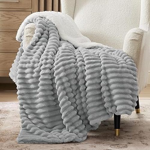 Bedsure Sherpa Throw Blanket for Couch - Super Soft Cozy Fleece Thick Warm Blanket for Winter, Plush Grey Throw Gift for Women, 50x60 Inches